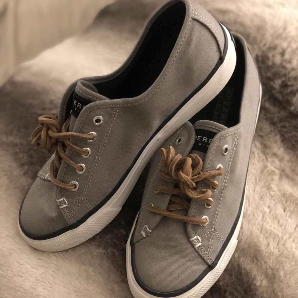 Women’s grey Sperrys size 6